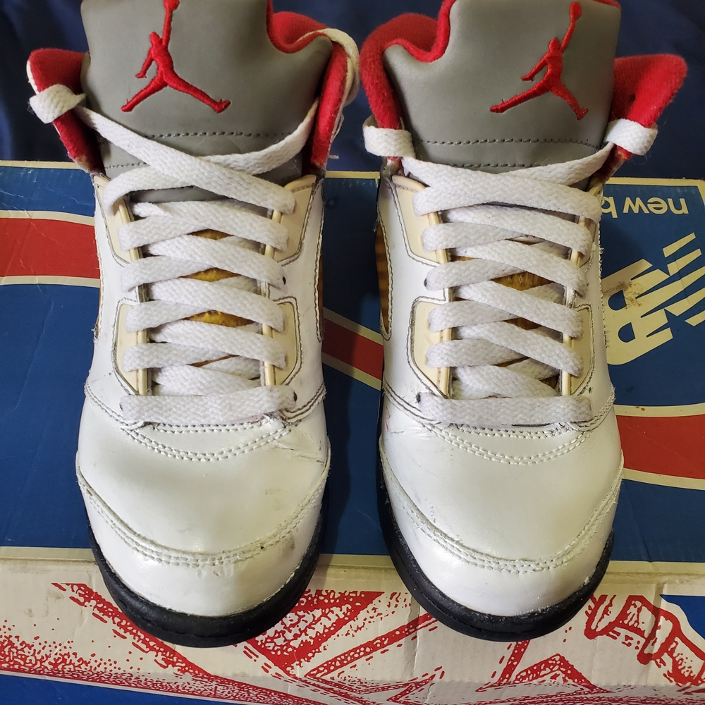 Air Jordan 5 Retro Kids Size 1.5Yneakers White/Fire Red